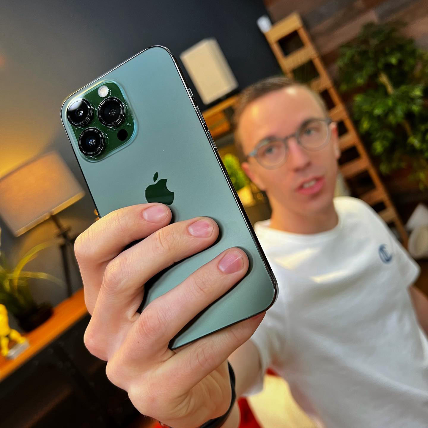 Austin Evans - ngl the new green iPhone 13 Pro might be my favorite colorway on a phone ever