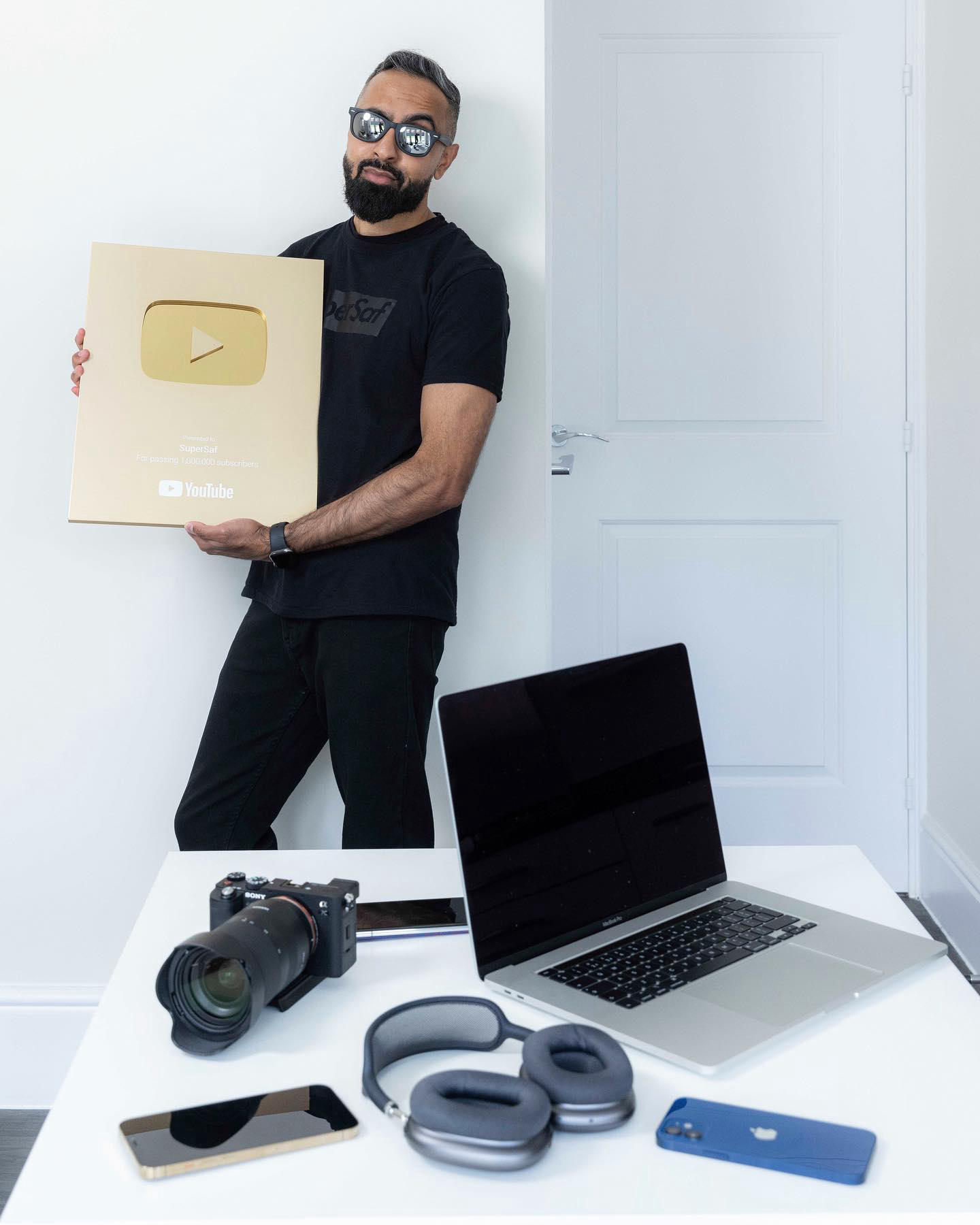 image  1 SuperSaf - This is how I chill at home