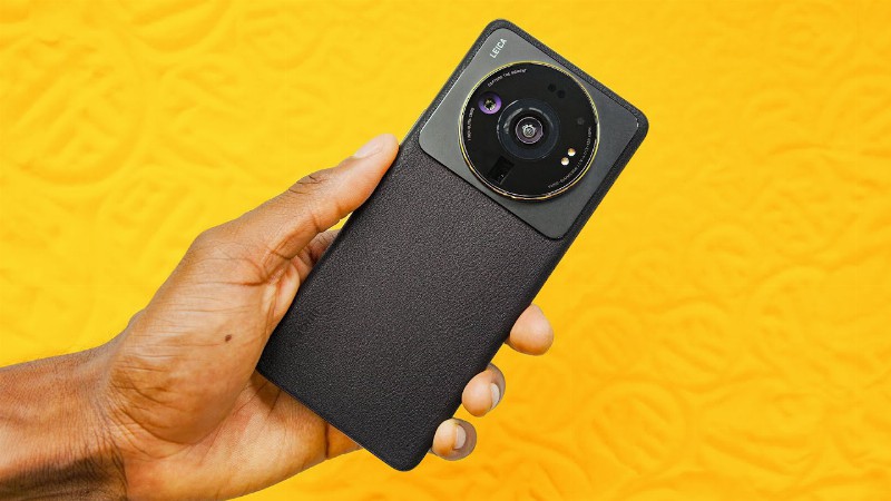 The World's Largest Smartphone Camera!